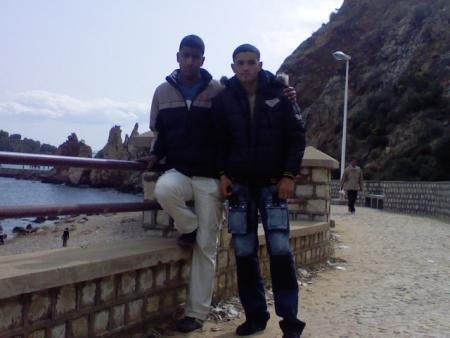 PHOTO POUR MOI ET MON AMI BOBAKER  A TABRAKA 